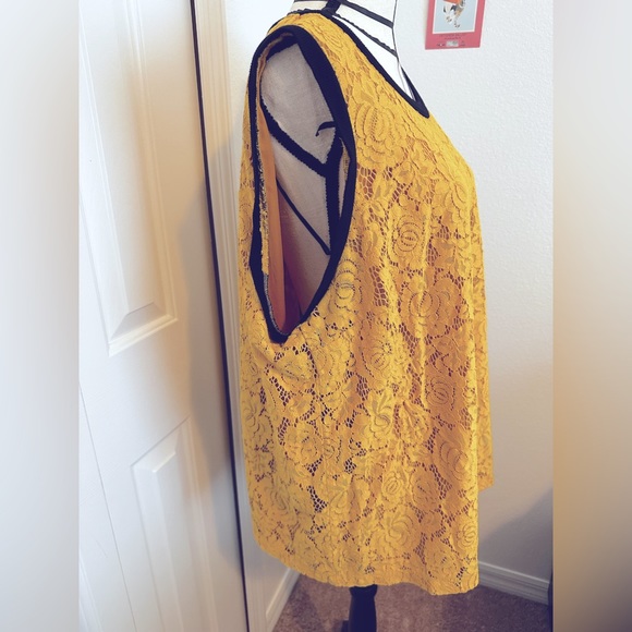 Plus size, sleeveless, yellow lace top from Macys. - Picture 2 of 5